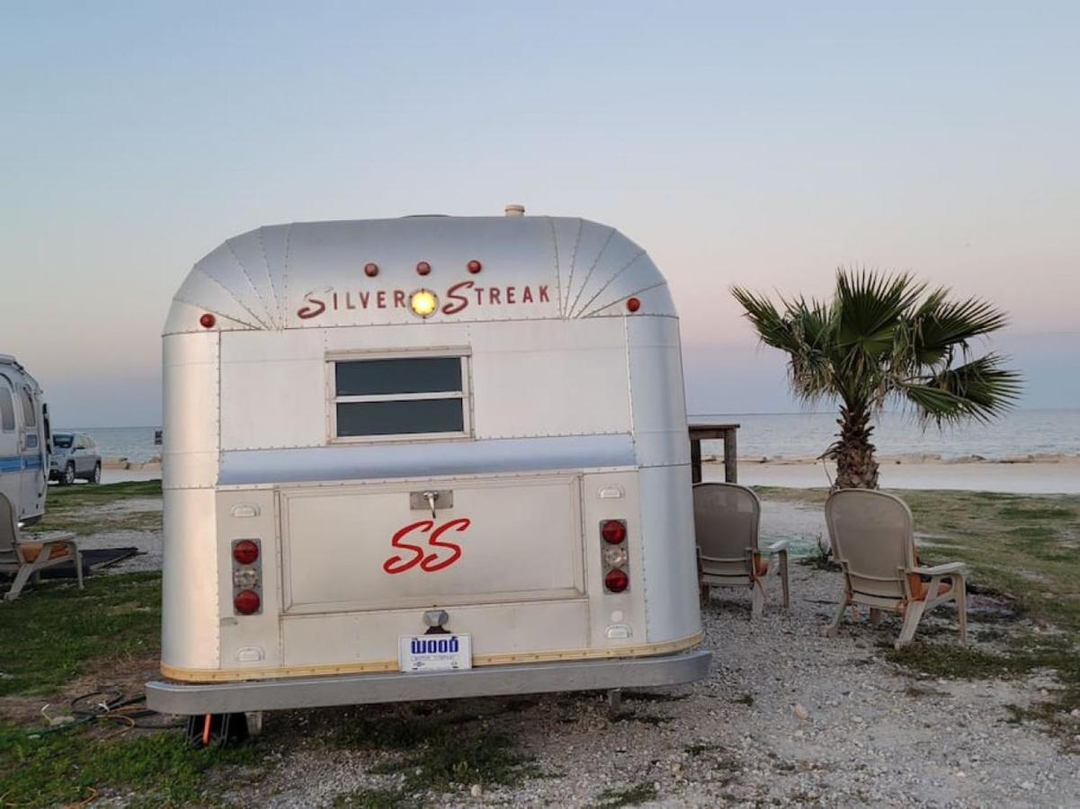 Maggie At The Beach - 1973 Vintage Rv Port Lavaca Buitenkant foto
